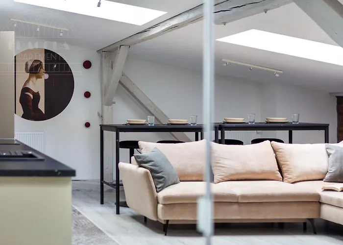 Blue Blood - Spacious 11-Guest Riverside Stay By Fragola s